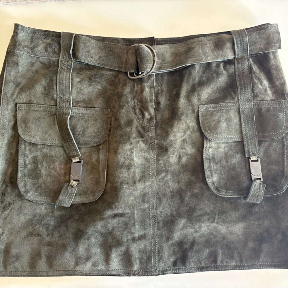 Vintage Green Skirt with Belt Bag Design